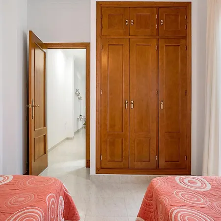 Aptº Jabega, Familias Y Parejas Apartman