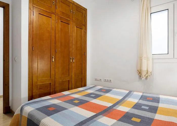 Aptº Jabega, Familias Y Parejas קוניל דה לה פרונטרה