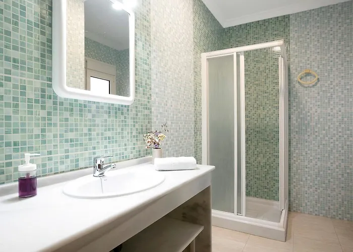 Aptº Jabega, Familias Y Parejas