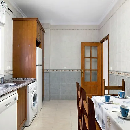 Aptº Jábega, Familias Y Parejas